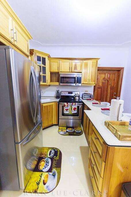 Shan's Manor.... Excellent Location!!! * Kingston
