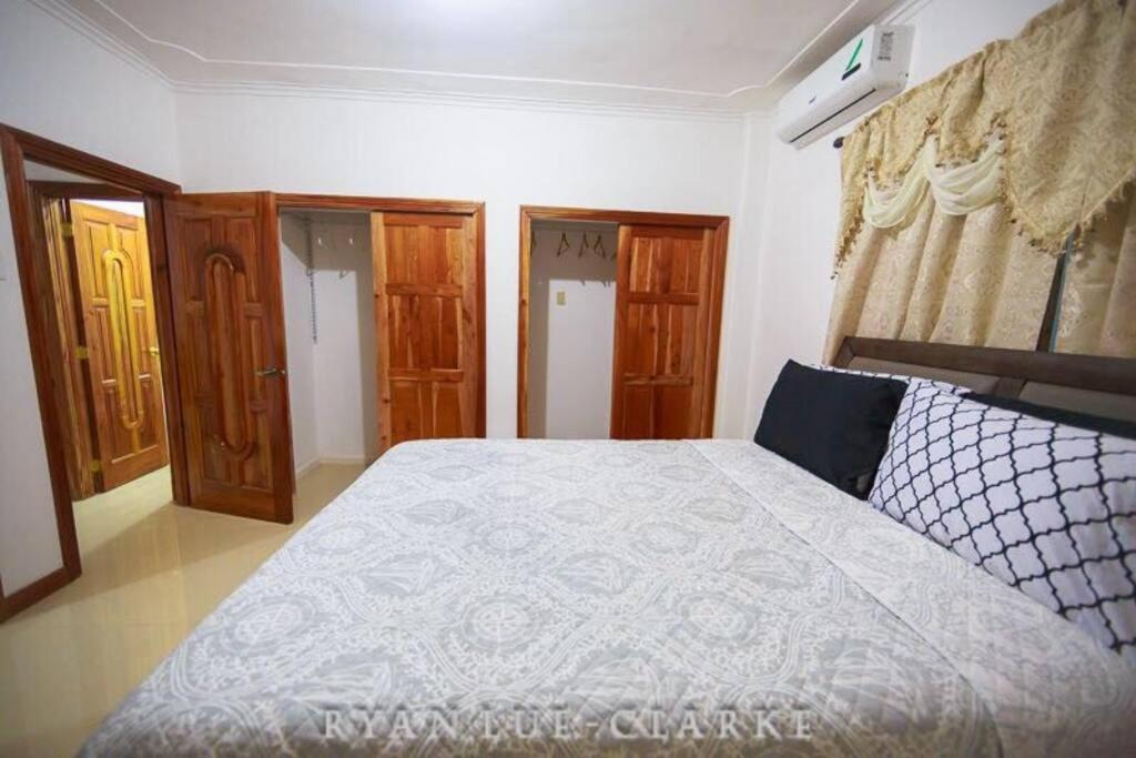 Shan's Manor.... Excellent Location!!! Apartment